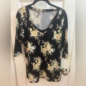 Piphany Surrey Floral top Size M
